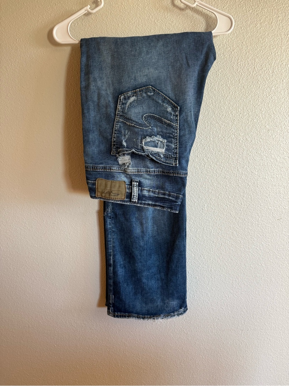 Silver Jeans Women's Aiko Boot Cut Denim in Medium Blue with Distressed Pocket